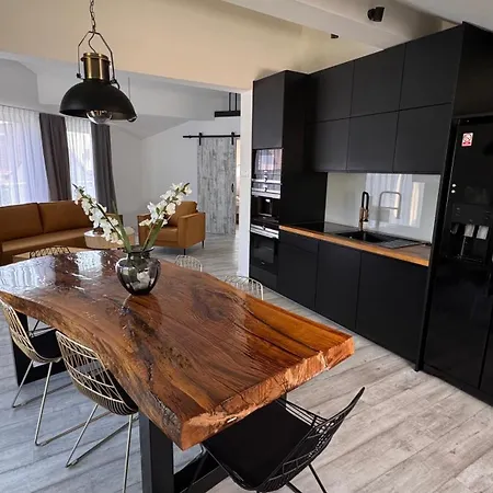 לינה וארוחת בוקר Rasmus 4*